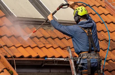 Démoussage et hydrofuge de toiture au Grais